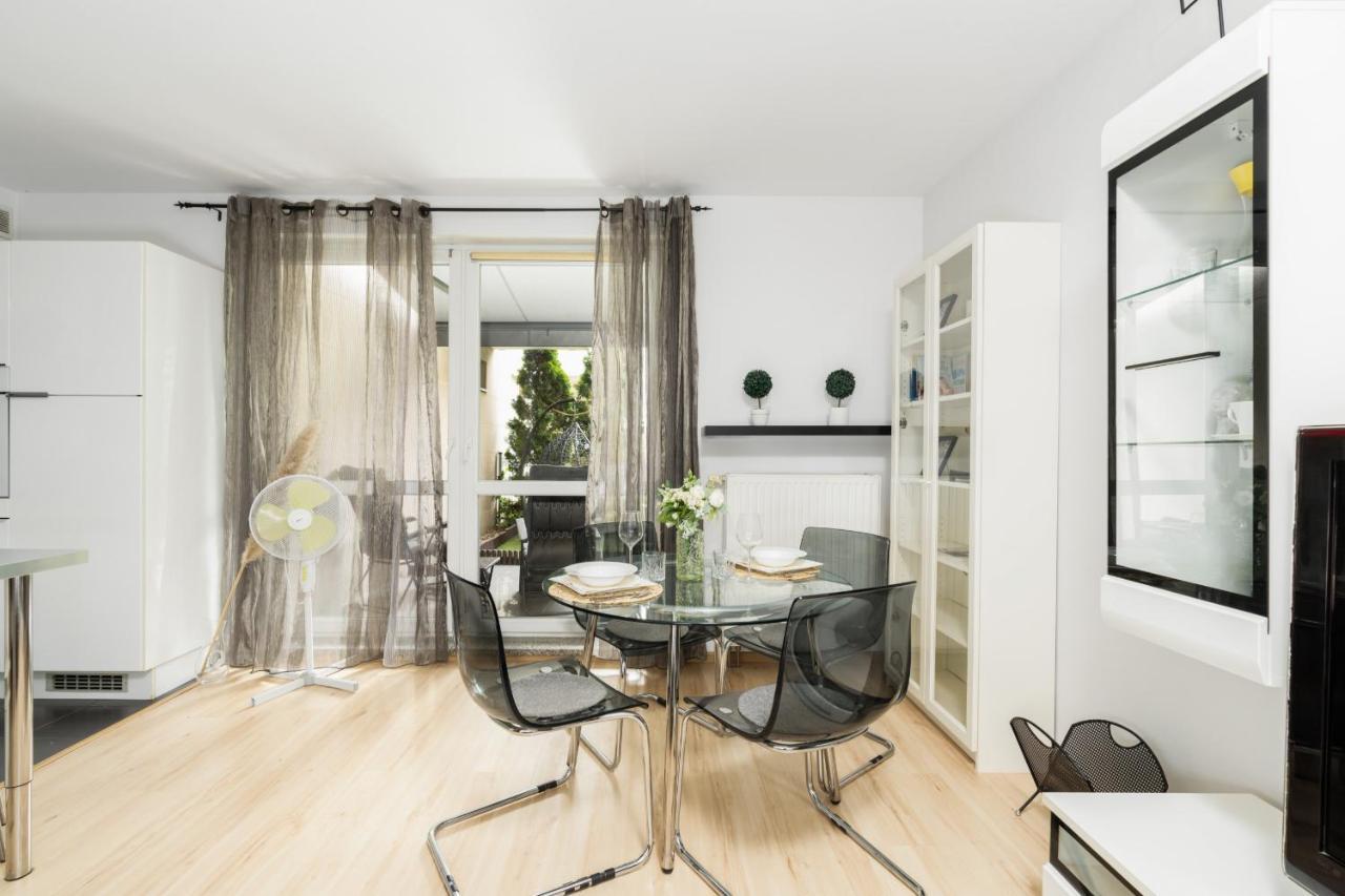 Cozy Apartment Karpia 17 With Terrace In Poznan By Noclegi Renters エクステリア 写真