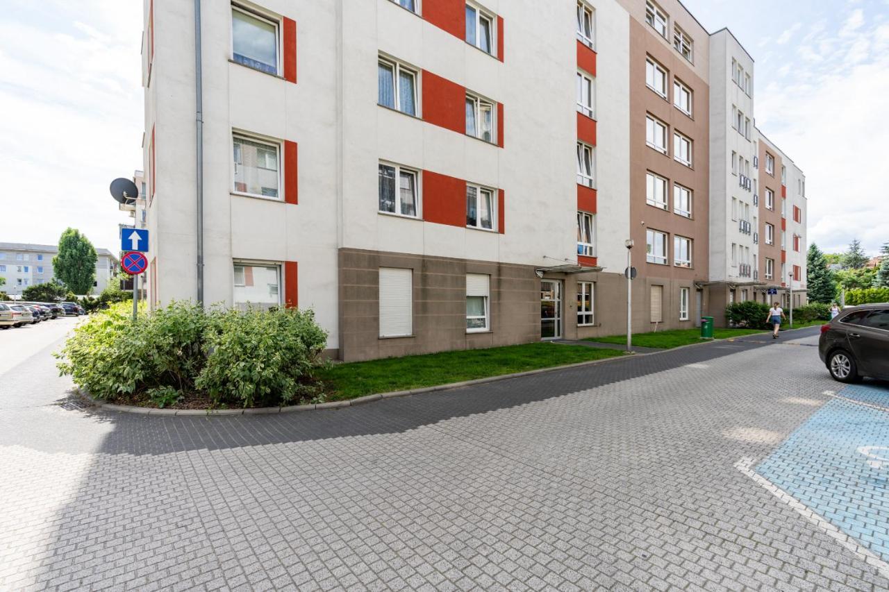 Cozy Apartment Karpia 17 With Terrace In Poznan By Noclegi Renters エクステリア 写真
