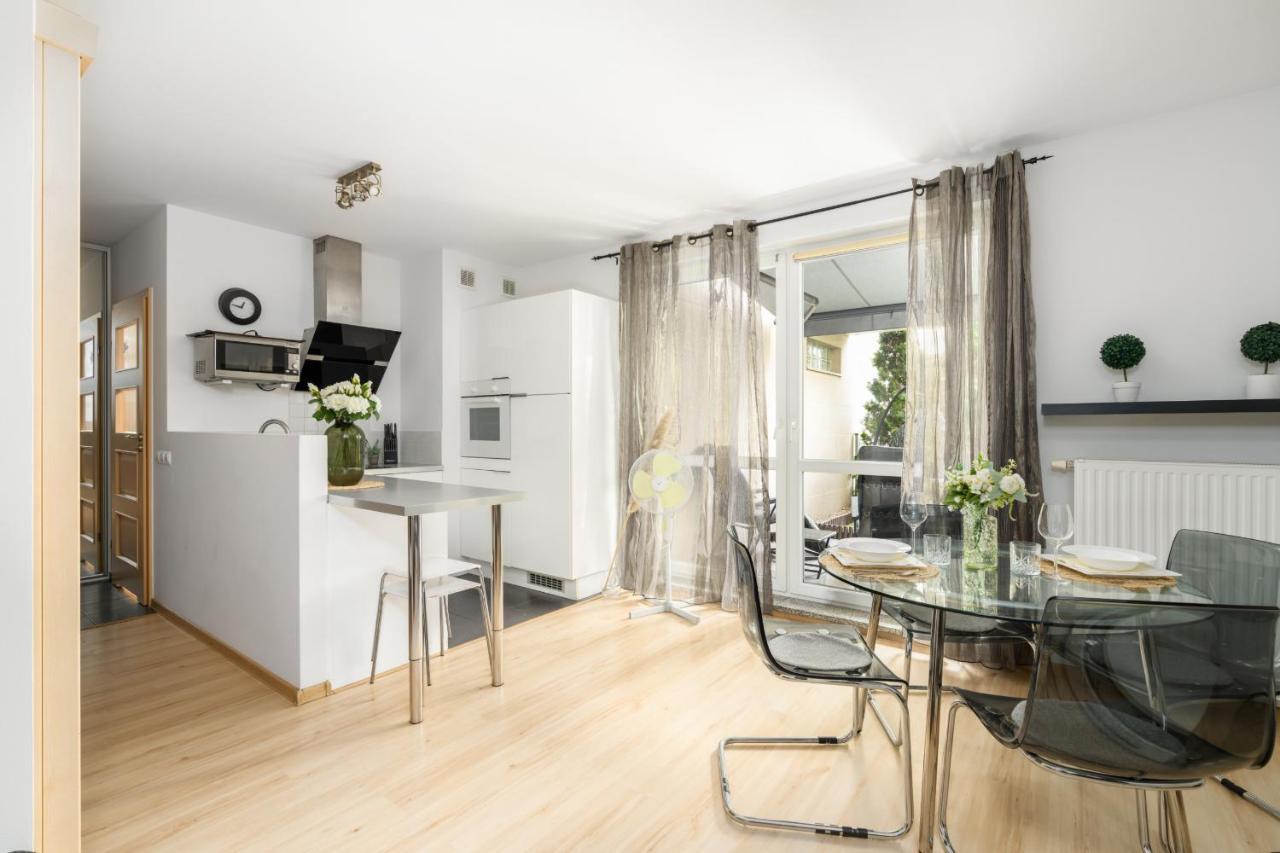 Cozy Apartment Karpia 17 With Terrace In Poznan By Noclegi Renters エクステリア 写真